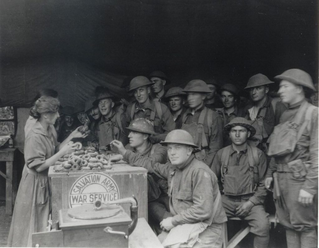 Ensign Signa Saunders serving the troops, 1918.